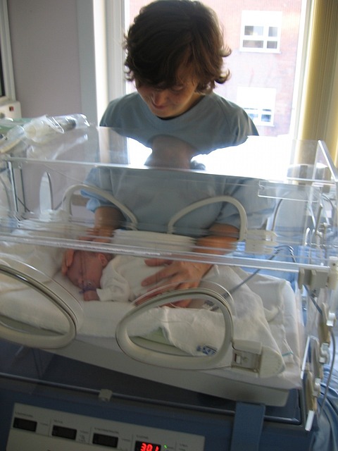 Cómo bañar a un bebé prematuro o de bajo peso de forma segura