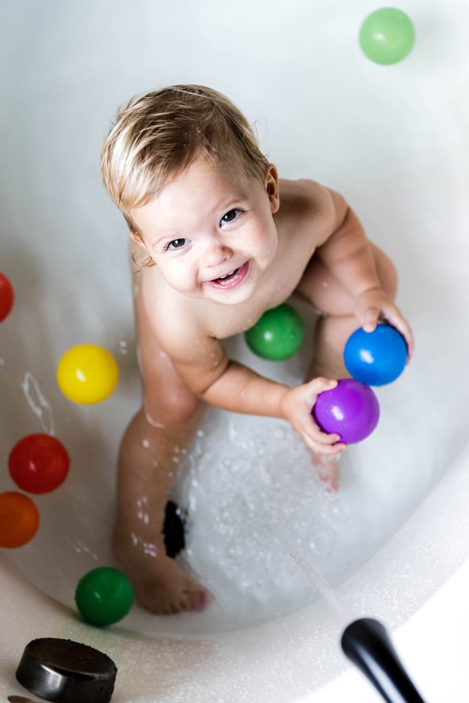 Como hacer del bano del bebe una experiencia divertida
