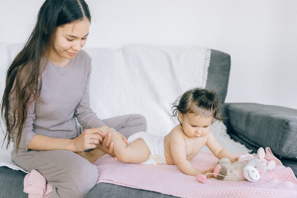 Consejos para calmar y relajar al bebe durante el bano
